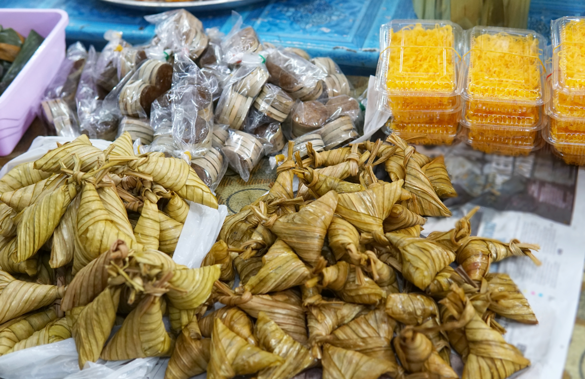 F&B products: Traditional Kuih & Snacks (Dry Pack)